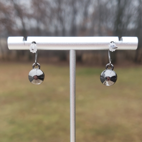 47. Drop Earrings - Picture 2 of 4